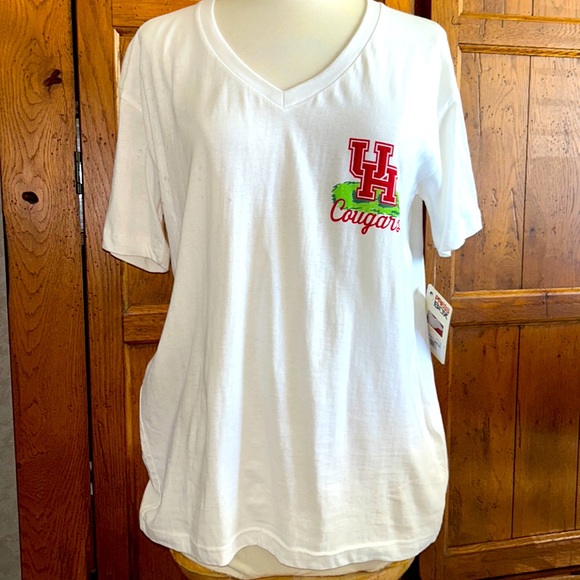 NWT⭐️UNIVERSITY of HOUSTON Cougars TEE❤️White V-Neck Cute Back—“SAT. IS GAMEDAY” - Picture 3 of 7